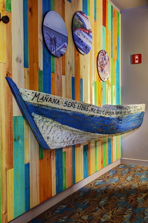 Ghl Hotel Монтерия Экстерьер фото A boat with the phrase "Tomorrow will be free" written on it
